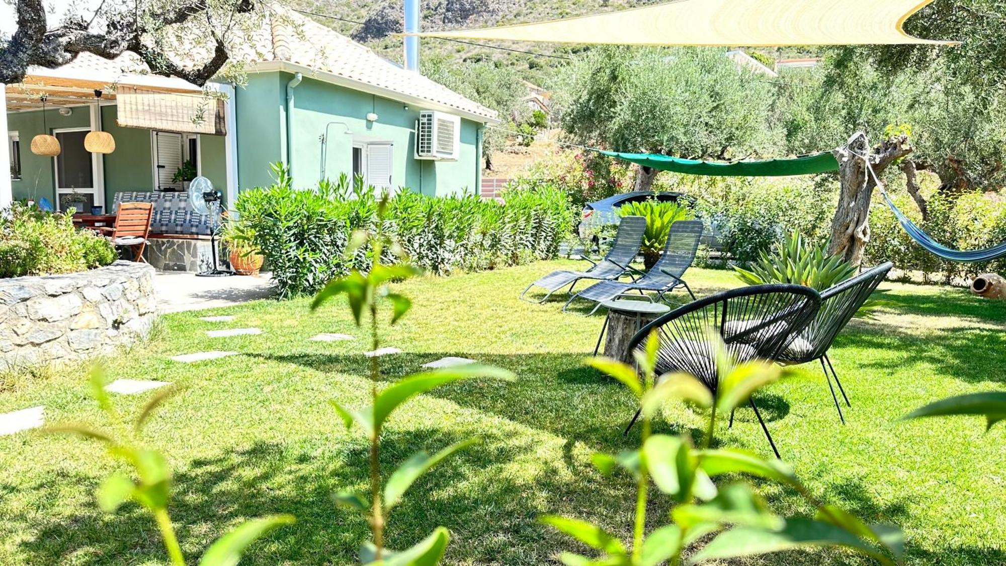The Secret Garden At Villa Georgia 칼라마타 외부 사진