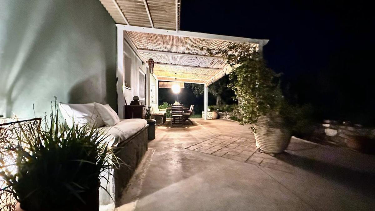 The Secret Garden At Villa Georgia 칼라마타 외부 사진