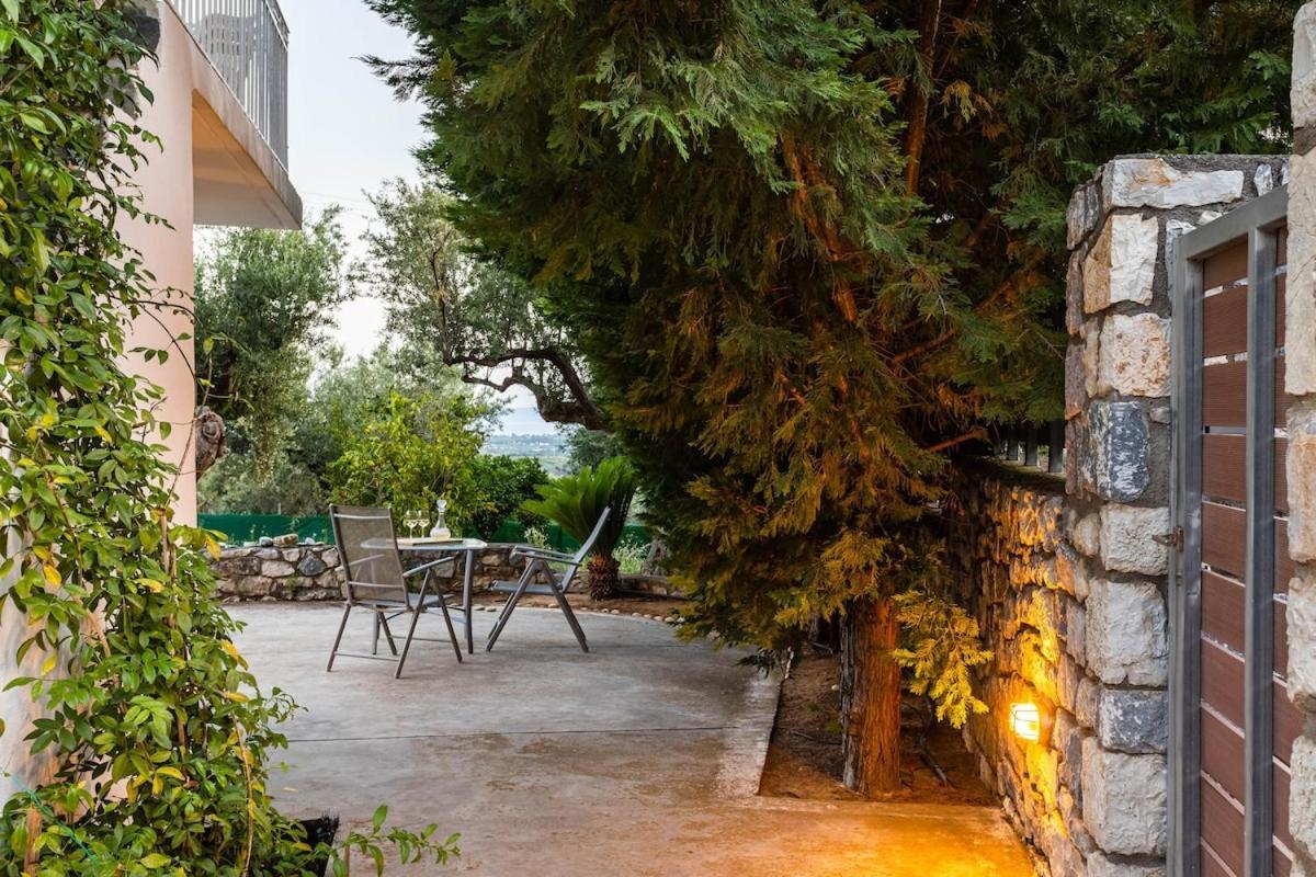 The Secret Garden At Villa Georgia 칼라마타 외부 사진